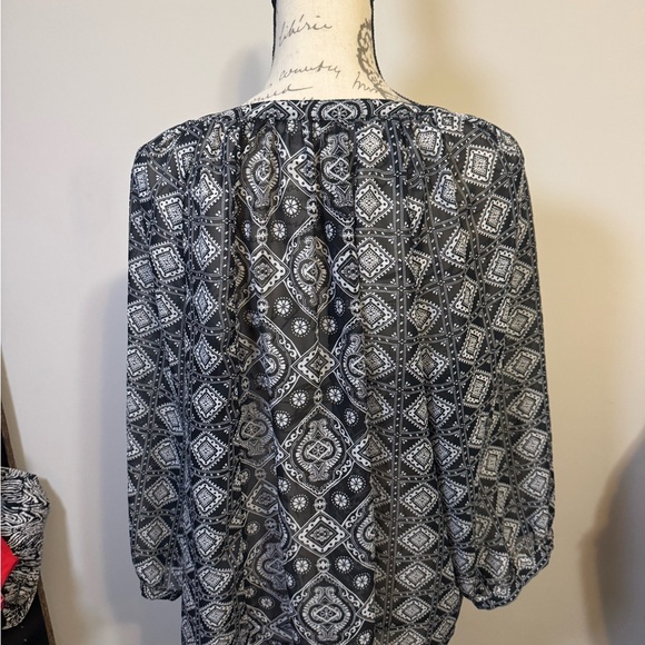 Old Navy Black and White 3/4 Sleeve Relaxed Sheer Womens Blouse Size XL - Picture 4 of 5